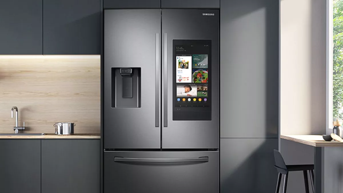 Geladeira smart inox french door com tecnologia inverter em uma cozinha